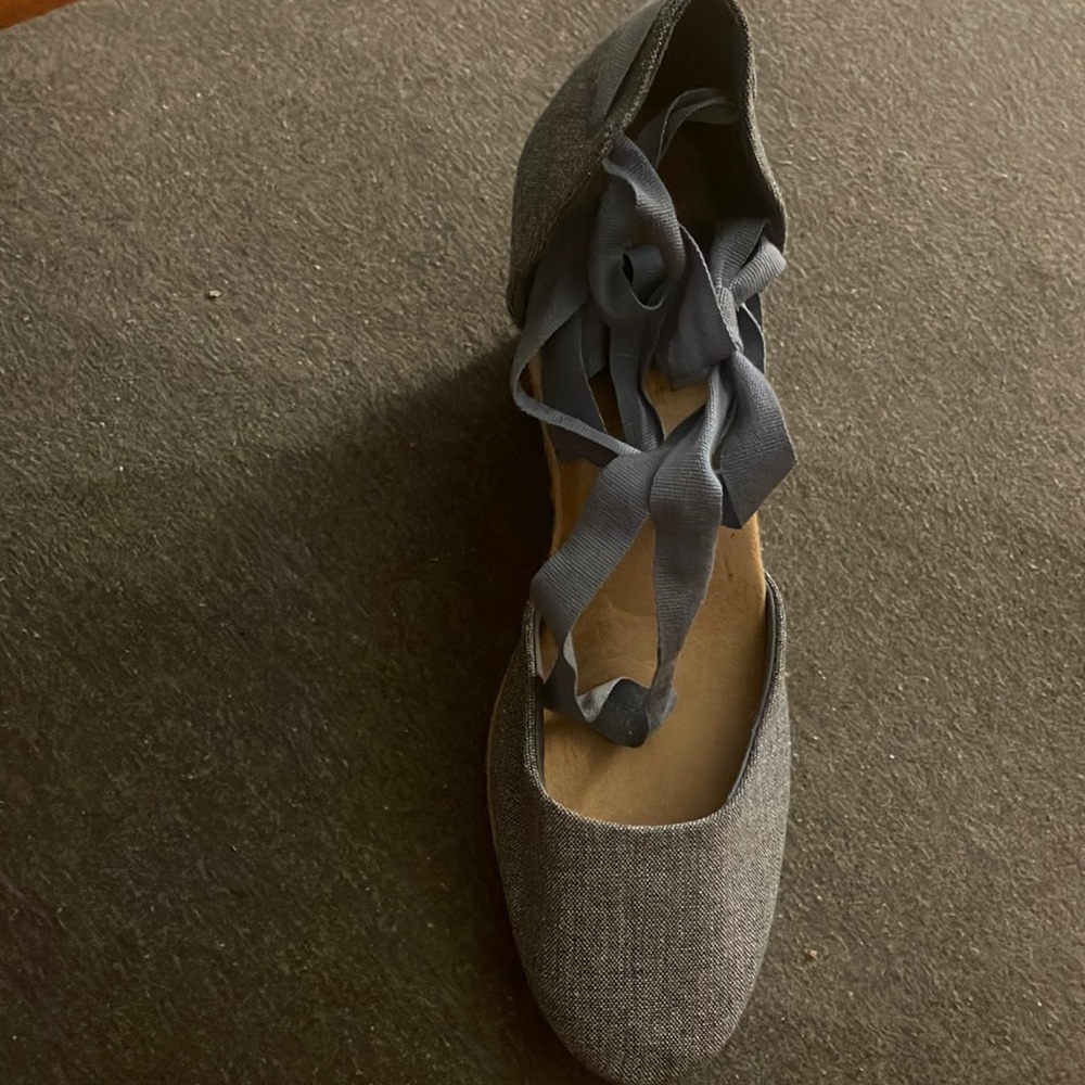 Espadrilles.